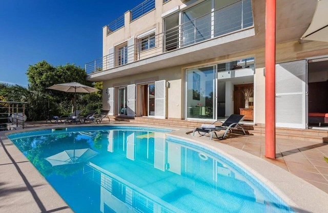 Villa 'Vistafar ' con vistas al mar, Wi-Fi y aire acondicionado
