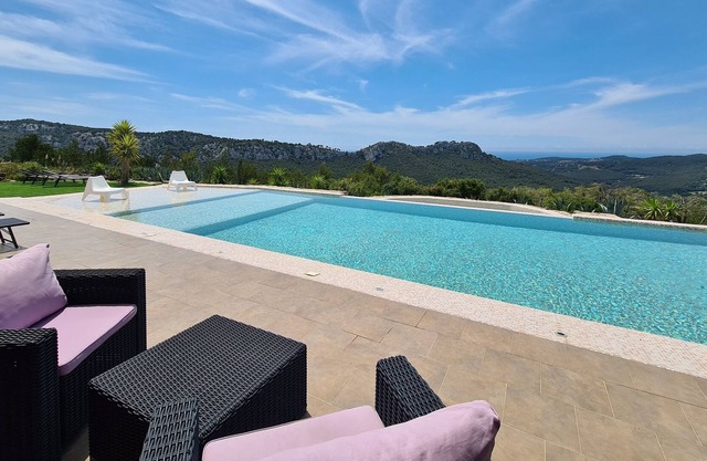 Villa Vue Mer Panoramique et Piscine à Débordement Avec bar Intégré