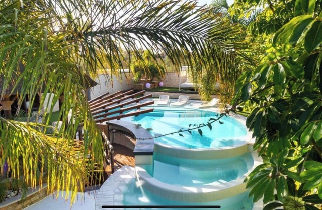 Villa con Piscina de diseño, bar en piscina, jacuzzi, cama balinesa