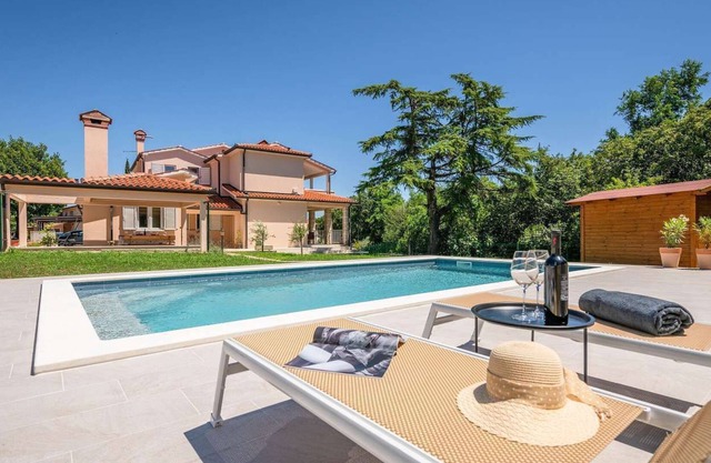 Villa Wanderlust with swimming pool, east coast Istria