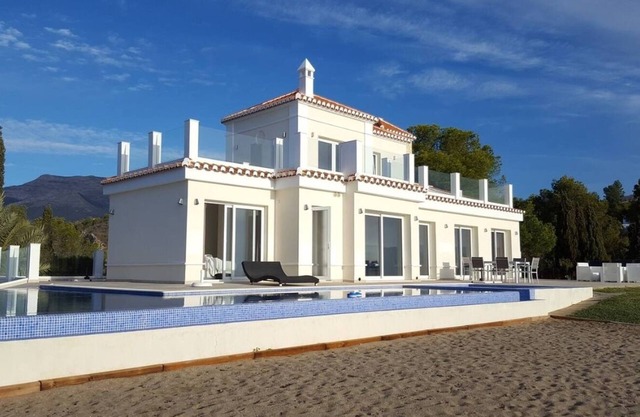 Villa 'con 2 piscinas y bañera de hidromasaje' con jardín, 2 terrazas y Wi-Fi