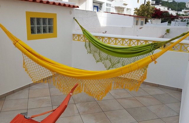 Villa con 3 dormitorios, 2 baños completos y terraza. Completamente renovado.