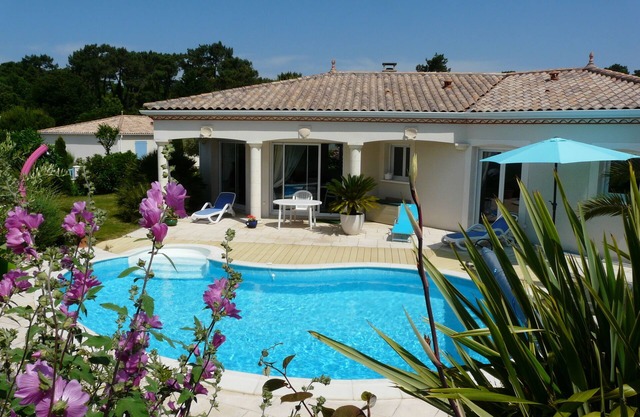 Villa with swimming pool - 600 m from the beach - St Palais sur mer