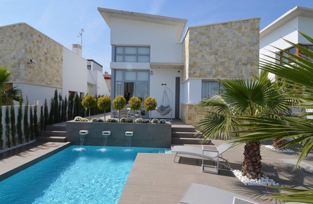 Villa en Ciudad Quesada con Piscina y Playa