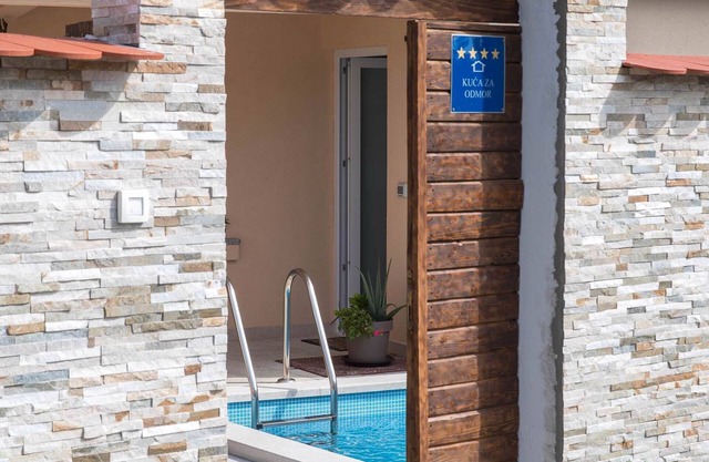 Casa vacacional Con jardin y piscina