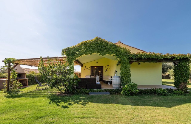 Villa con jardín a 400 m. de la playa