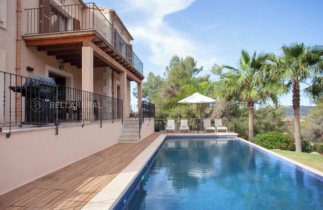 Villa con vistas a la montaña y al mar. Ideal para reunirse con su familia.