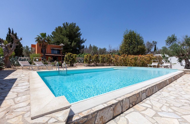 Villa piscina colonnina ricarica auto elettr. m565