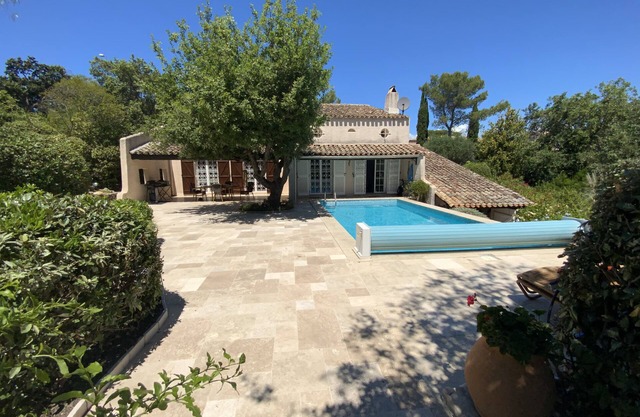 Villa con piscina y jardín de 2.000 metros cuadrados en la Costa Azul en Fréjus / St. Raphael