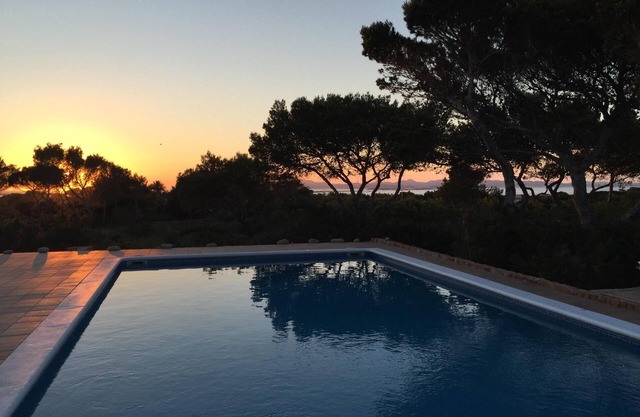 Villa con piscina y vistas al mar / Ibiza