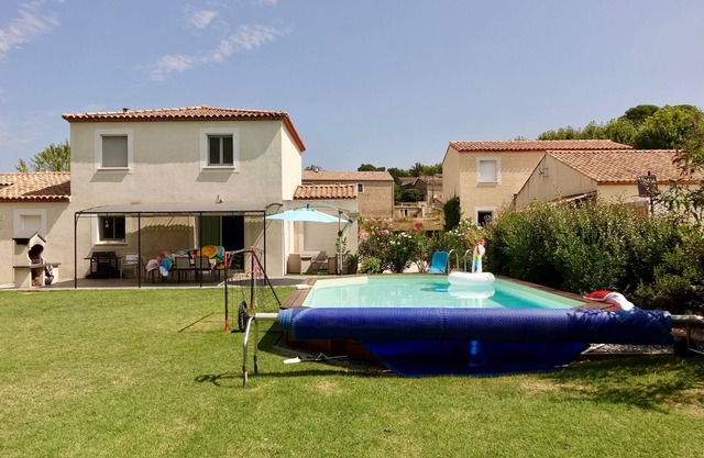 VILLA CON PISCINA Y TRAMPOLINA EN PUEBLO ENCANTADOR VIGNERON