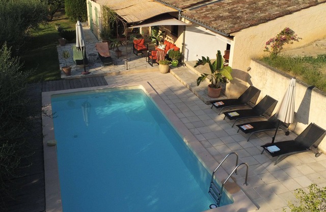 Villa 6 place Grasse (06)
