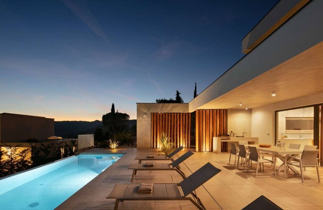 Villa con piscina en Rabac