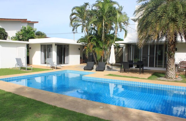 Villa con piscina en el área de Palm Hills Golf.