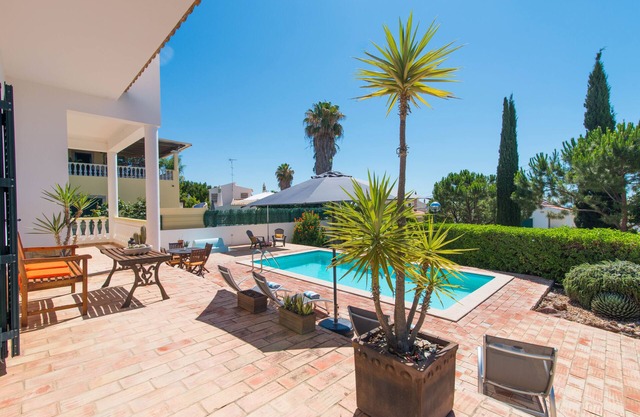 Villa con piscina, zona tranquila, para 8 personas, con vistas al mar