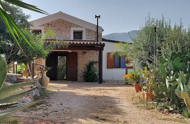 Villa with pool, surrounded by nature, valley view, near Scopello