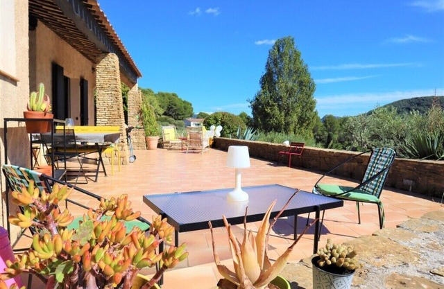 Villa with private swimming pool and padel