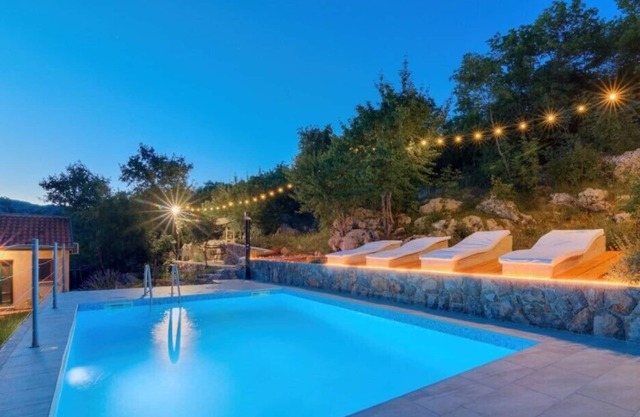 Villa with heated pool in Kal