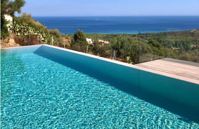 Villa con piscina privada y vistas impresionantes al mar más bonito de Cerdeña