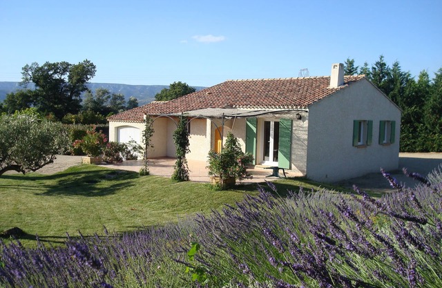 villa con piscina privada en una zona tranquila: Les Oliviers