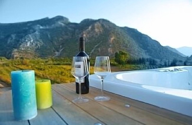 Villa con piscina privada y vista panorámica a la montaña