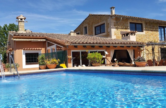 Villa con piscina privada de agua salada en el campo del pla de Mallorca