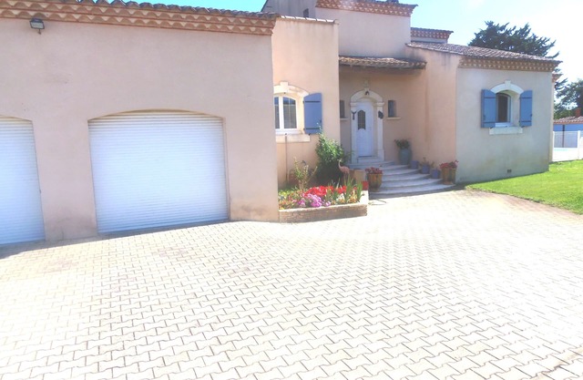 VILLA CON PISCINA PRIVADA