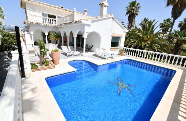 Villa 'Con Apartamento Separado' cerca de la Playa con Piscina, Terraza y Wi-Fi