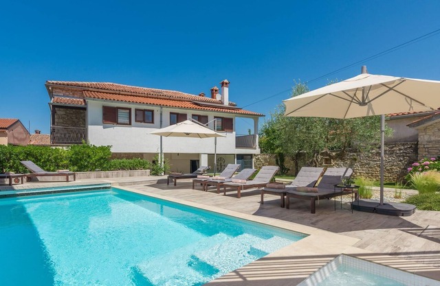 Villa con piscina para hasta 10 personas ubicada en Rovinjsko Selo