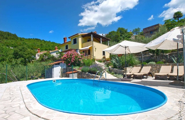 Casa vacacional con piscina y vistas panorámicas