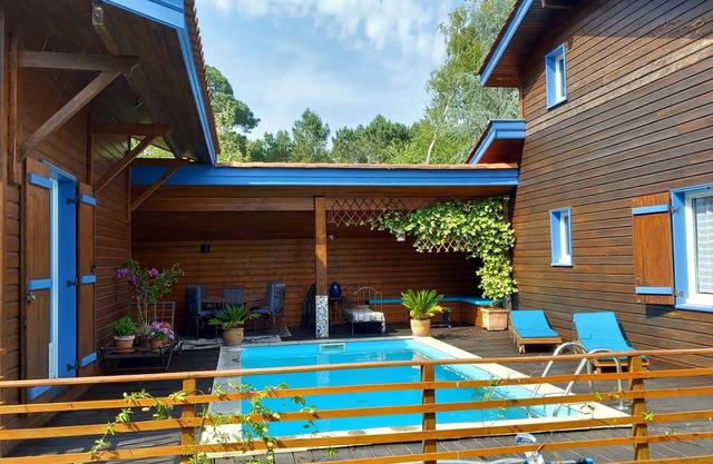 Villa wood swimming pool and quiet 10km beach 5km lakes
