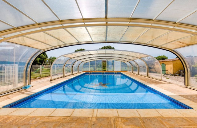 Villa 'Yana' con terraza privada, Wi-Fi y aire acondicionado