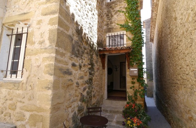 Lauris (5 min Lourmarin): casa rural con encanto año abierto (capacidad 9 personas)