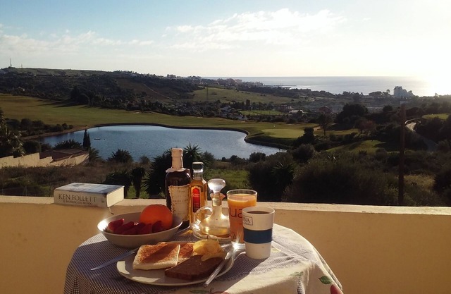 VillaenCampodeGolfconvistasycercadelcentrodelpuebloylaplayaminutosdeMarbella