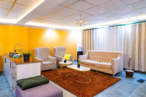 VillaromAfrica Staycations-Gold Suite