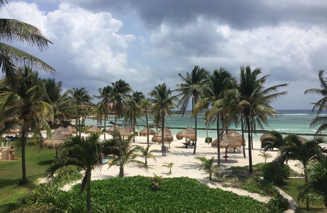 Villas Del Mar C 205, mejor ubicación, verdadero frente a la playa, condominio de lujo de 2 dormitorios