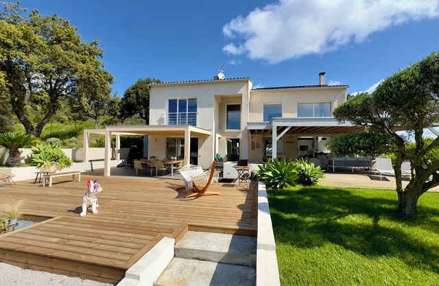 Villa contemporánea + piscina climatizada y spa, 250 m², a 5 minutos de Ajaccio