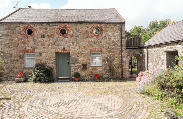 VINE TREE BARN, admite mascotas en Pentre Berw, Ref 1009100