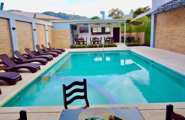 VIP Bachelor Party 14 Bedroom. Downtown Jaco Beach . 5 blocks to Cocal Casino !