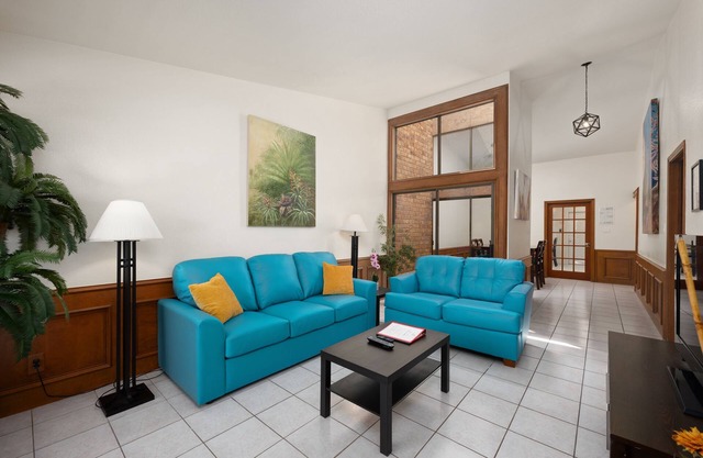 Vista Verde 102, acogedor de 2 dormitorios, 2 baños, garaje para 2 autos en Brownsville