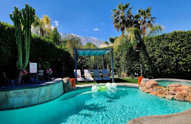Vista de Vista -Fun en el sol! A pocos minutos del centro de Palm Springs y tranvía