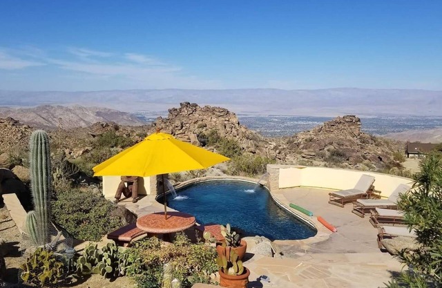 Viva Las Rocas Private Palm Desert Estate- Privacy & Exclusivity