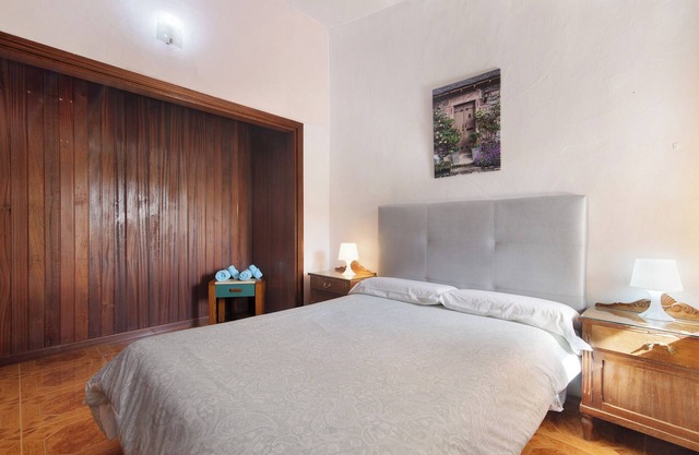 'Vivienda V Torres 1' con vistas a la montaña, terraza privada y Wi-Fi