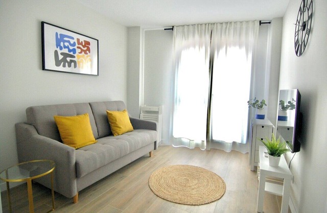 Free Parking - Brand new, great location, modern