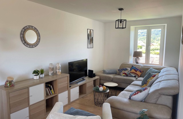 Quiet house 15 minutes from Gerardmer, sleeps 8, pets allowed