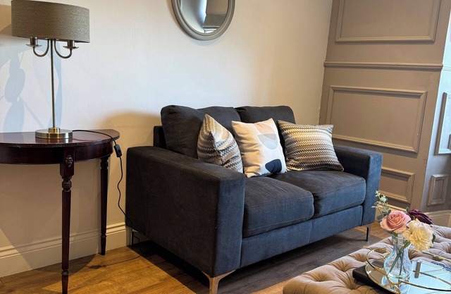 VR Beautiful 2 bedroom central flat