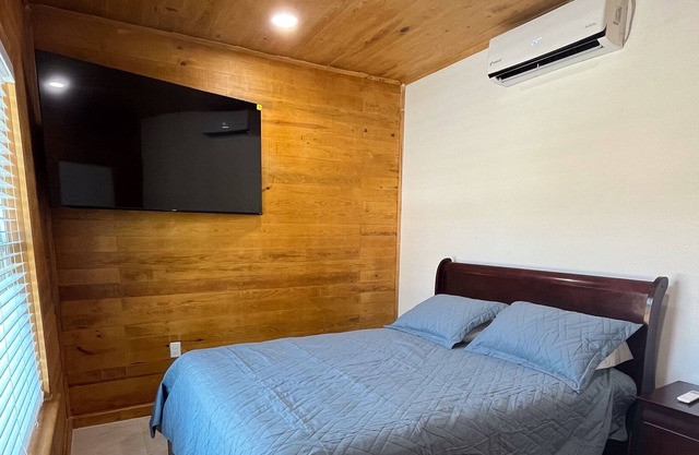 Located right nect to the expressway which gives easy access to the whole town!