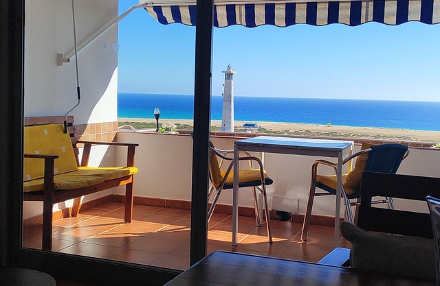 Vv. casafaromar 10 teleworking front the beach, Wi-Fi Air /C..