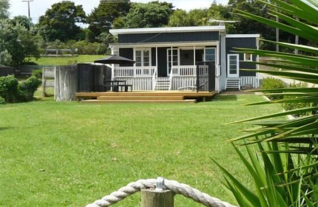 Waiheke Wonder - 20 pasos a través del parque a la playa