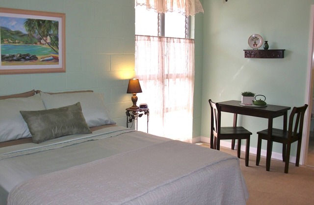 ~ Waikiki ~ $ MEJOR VALOR $ ~ Estudios ~ Fully Furn ~ Blocks to Beach ~